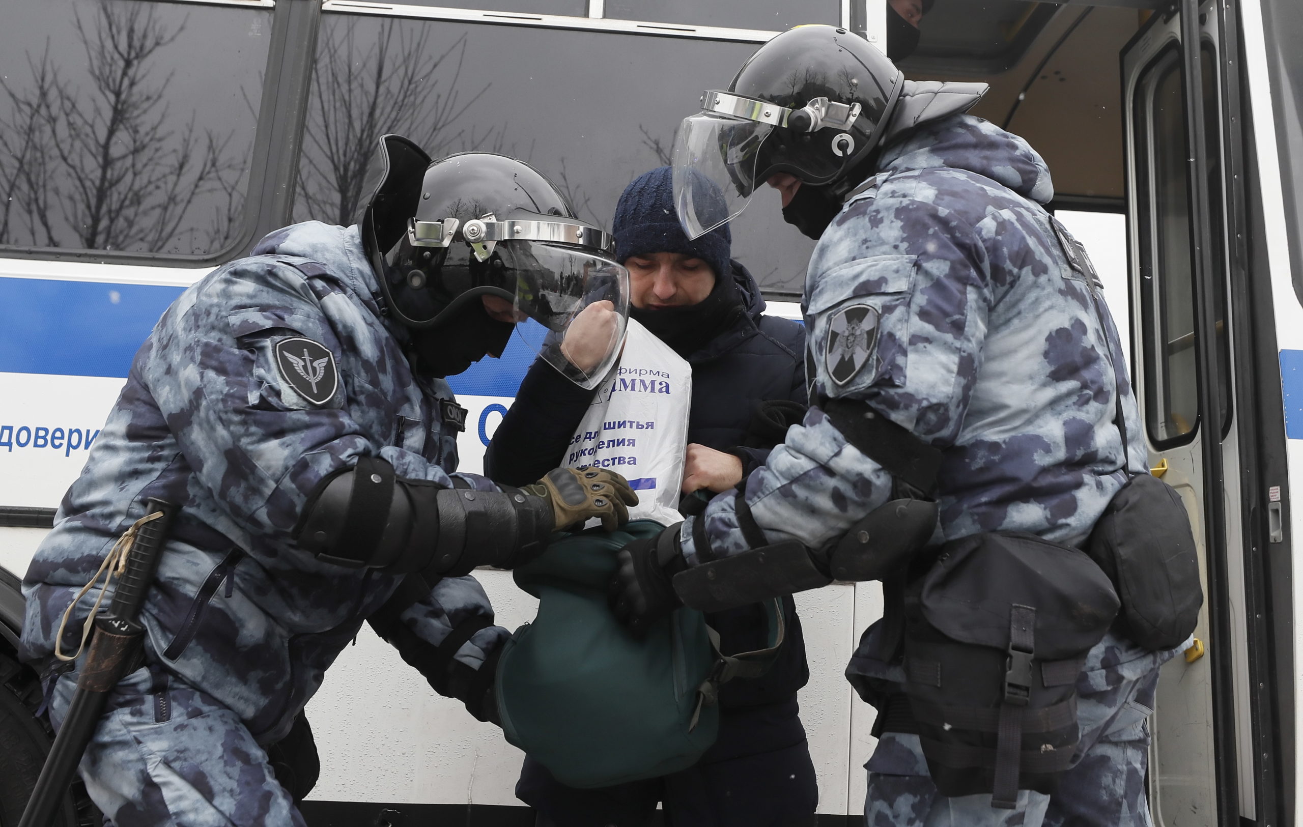 Βράζει η Μόσχα: Εκατοντάδες συλλήψεις σε «παράνομη» διαδήλωση για το Ναβάλνι(φωτό - βίντεο)