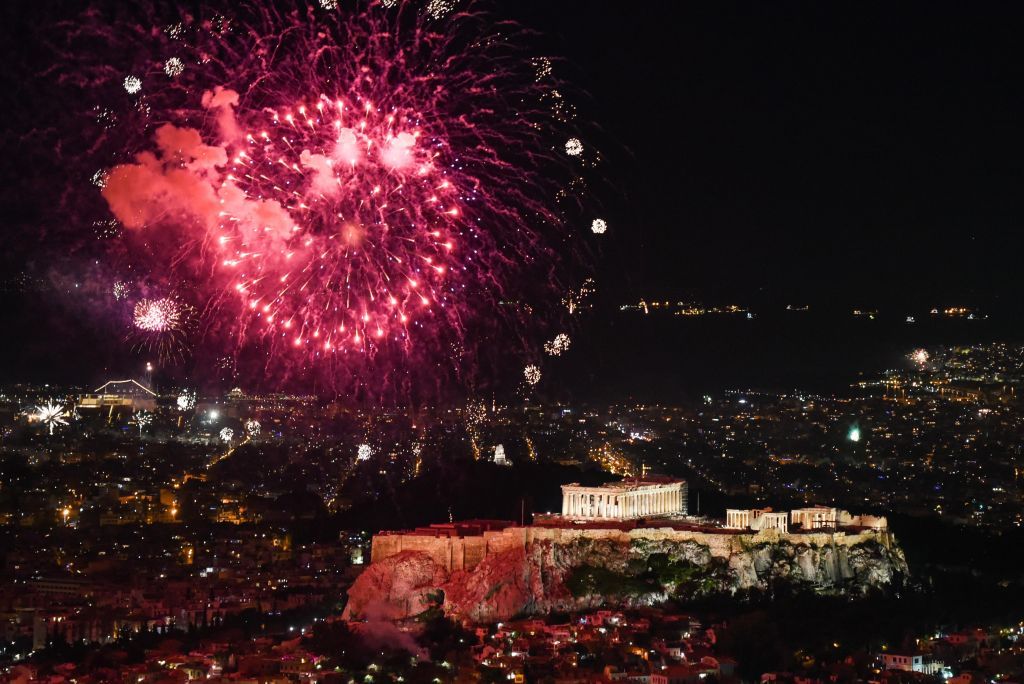 Ο Δήμος Αθηναίων  υποδέχθηκε το 2021 με λάμψη και ισχυρούς συμβολισμούς