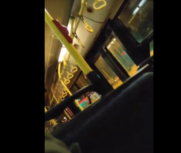 Θεσσαλονίκη: Οδηγός του ΟΑΣΘ βρίζει σκαιότατα και απειλεί επιβάτη που του έκανε παρατήρηση (βίντεο)