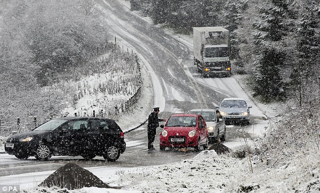 Πού διακόπτεται η κυκλοφορία των οχημάτων λόγω των χιονοπτώσεων