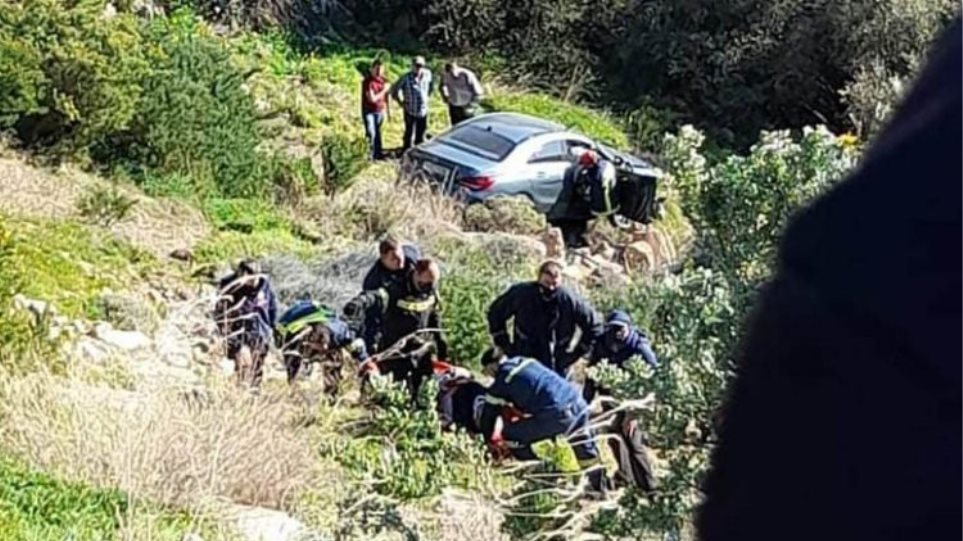 Αυτοκίνητο έκανε «βουτιά» σε γκρεμό στα Λιμανάκια - Τραυματίστηκε ο οδηγός
