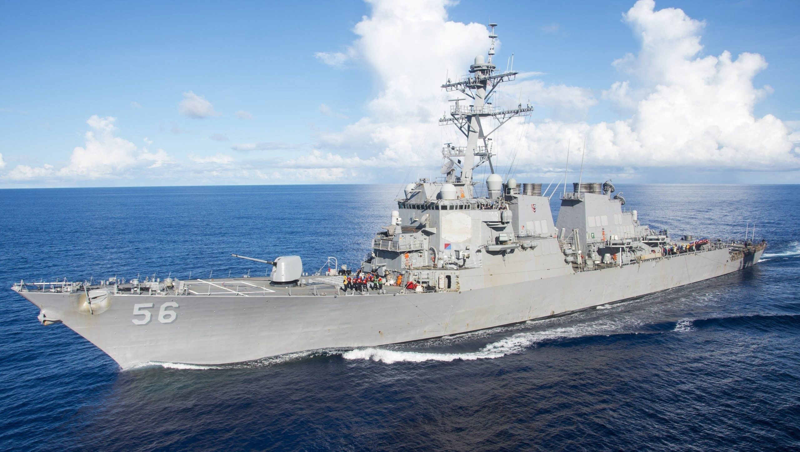 To αντιτορπιλικό USS John S. McCain περιπολεί στο στενό που χωρίζει την Ταϊβάν από την Κίνα