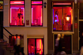 Τέλος η Red Light District και τα περίφημα coffee shops από το κέντρο του Άμστερνταμ