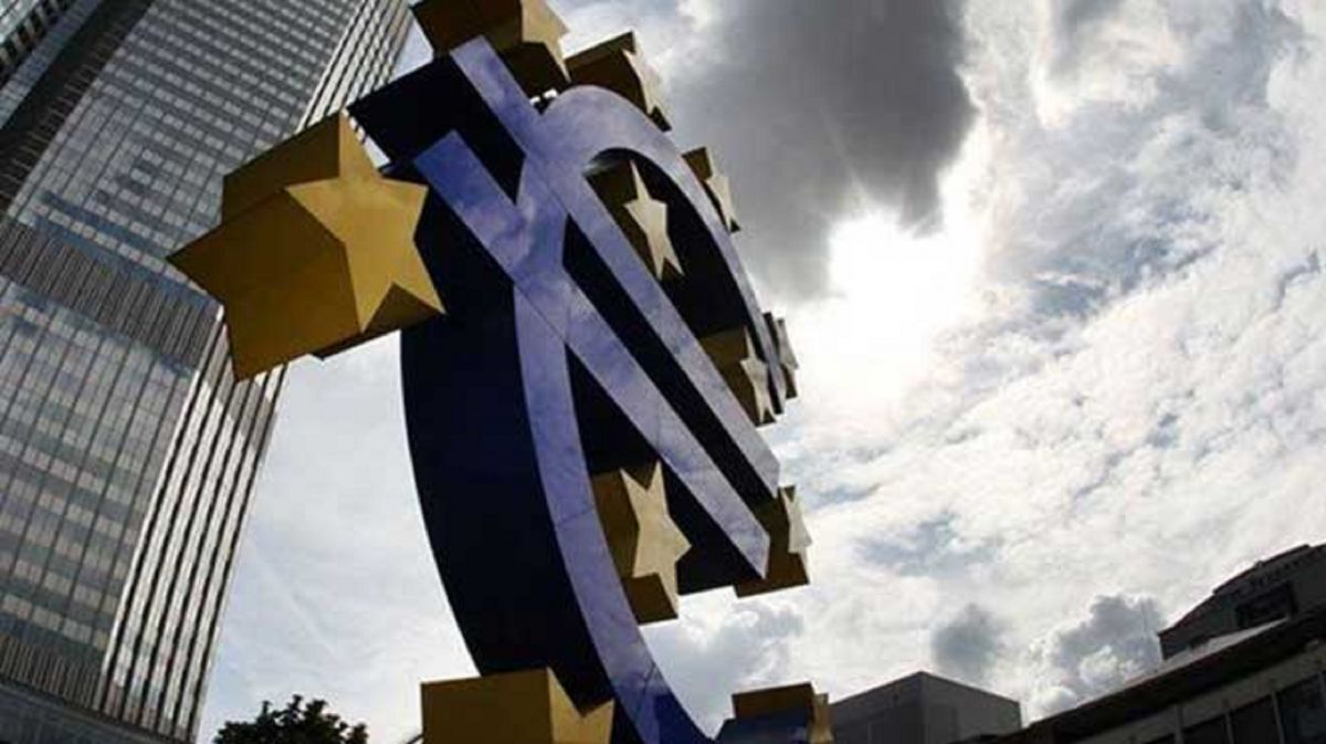 To xρέος στην ευρωζώνη. Κάποιοι προτείνουν διαγραφή ή ρύθμιση, αλλά προσκρούουν σε τείχος από την ΕΚΤ