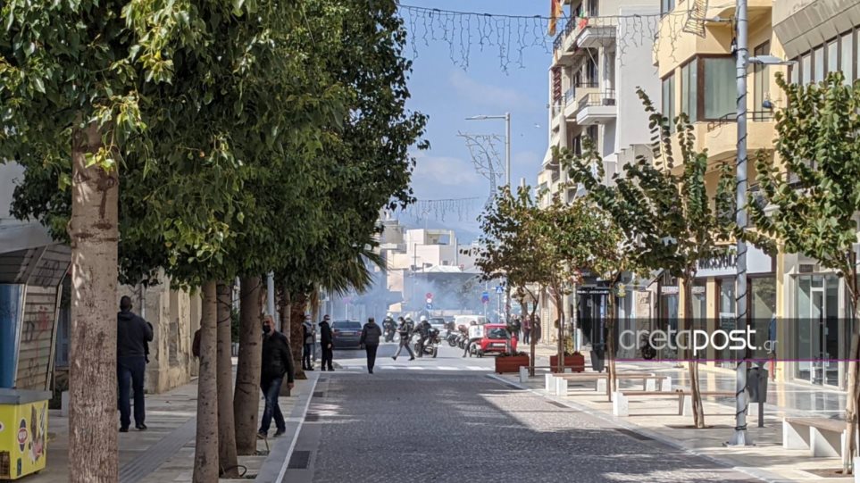 Επεισόδια και δακρυγόνα στην πορεία για τον Κουφοντίνα στο Ηράκλειο