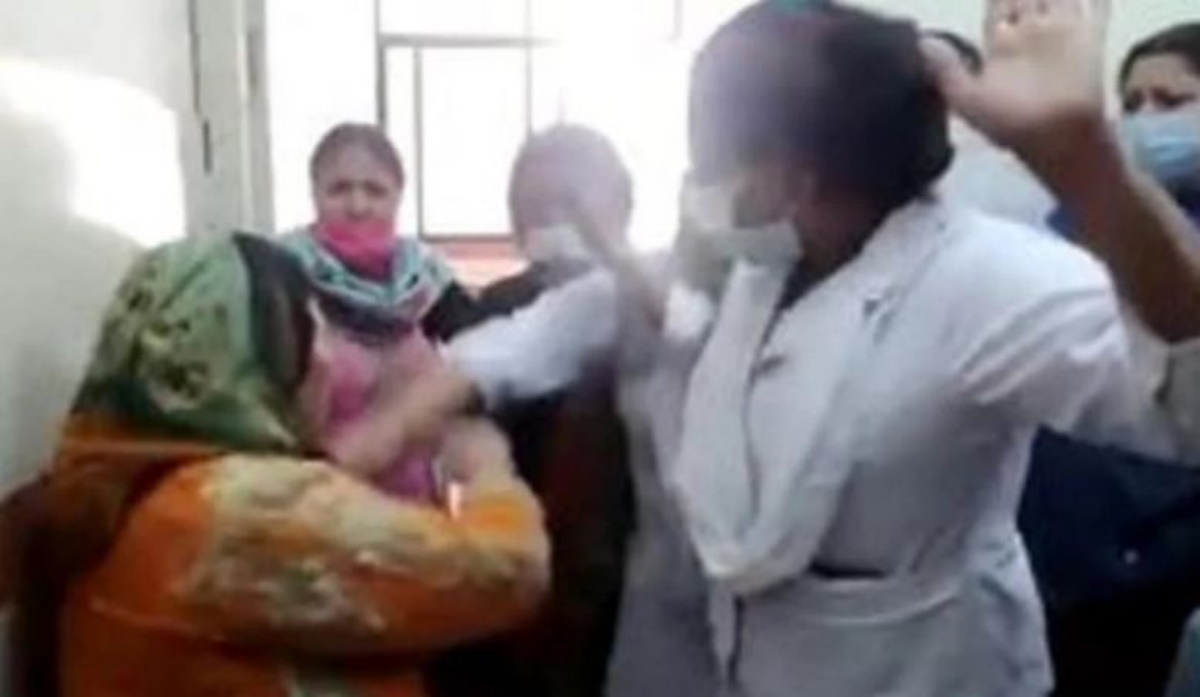 Εικόνες σοκ: Μουσουλμάνοι λίντσαραν χριστιανή νοσοκόμα γιατί δεν ήθελε συνάδελφός της να πάρει φακελάκι (pics, vids)