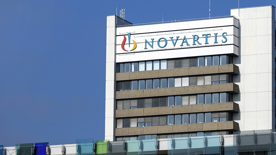 Novartis: Δέκα πολιτικά πρόσωπα και δύο εισαγγελείς έχουν καταθέσει έως τώρα στην ανακρίτρια