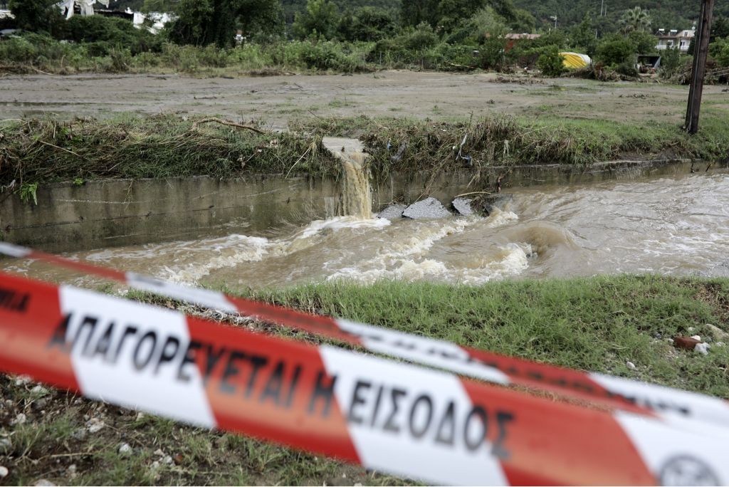 Συναγερμός στον Έβρο: Ανέβηκε η στάθμη του νερού στο Πέταλο