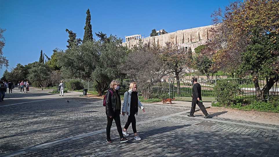 Κορωνοϊός: Γεμίζουν οι ΜΕΘ στην Αττική - Εξετάζεται το ενδεχόμενο για διπλή μάσκα