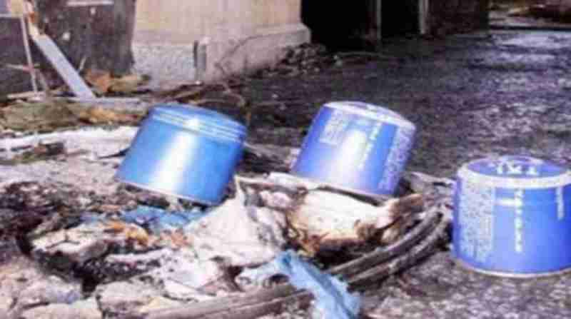 Αθήνα: Γκαζάκια σε είσοδο πολυκατοικίας στους Αμπελόκηπους – Μικρές υλικές ζημιές