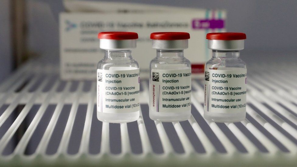 Κομισιόν: Θα διασφαλίσουμε πως τα εμβόλια της AstraZeneca θα παραμείνουν στην ΕΕ