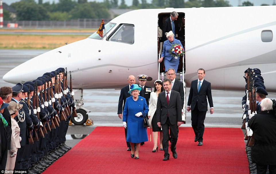Η βασίλισσα της Αγγλίας χάνει τα αεροπλάνα της λόγω αμυντικών περικοπών