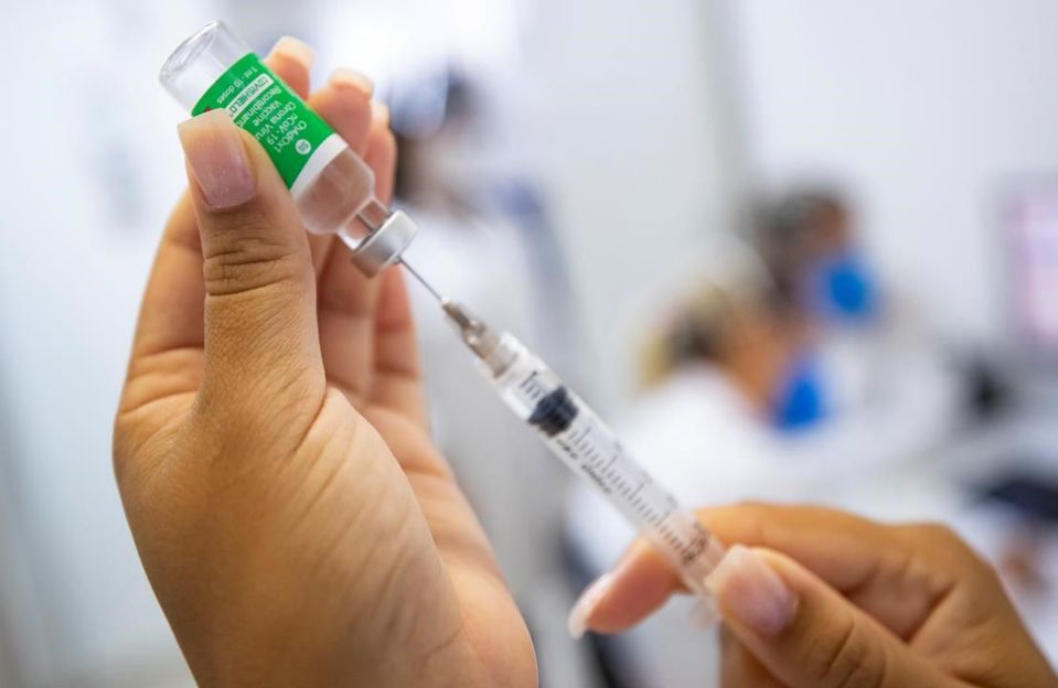 Το εμβόλιο της AstraZeneca είναι σε ποσοστό 79% αποτελεσματικό στην πρόληψη της εμφάνισης συμπτωματικής νόσησης