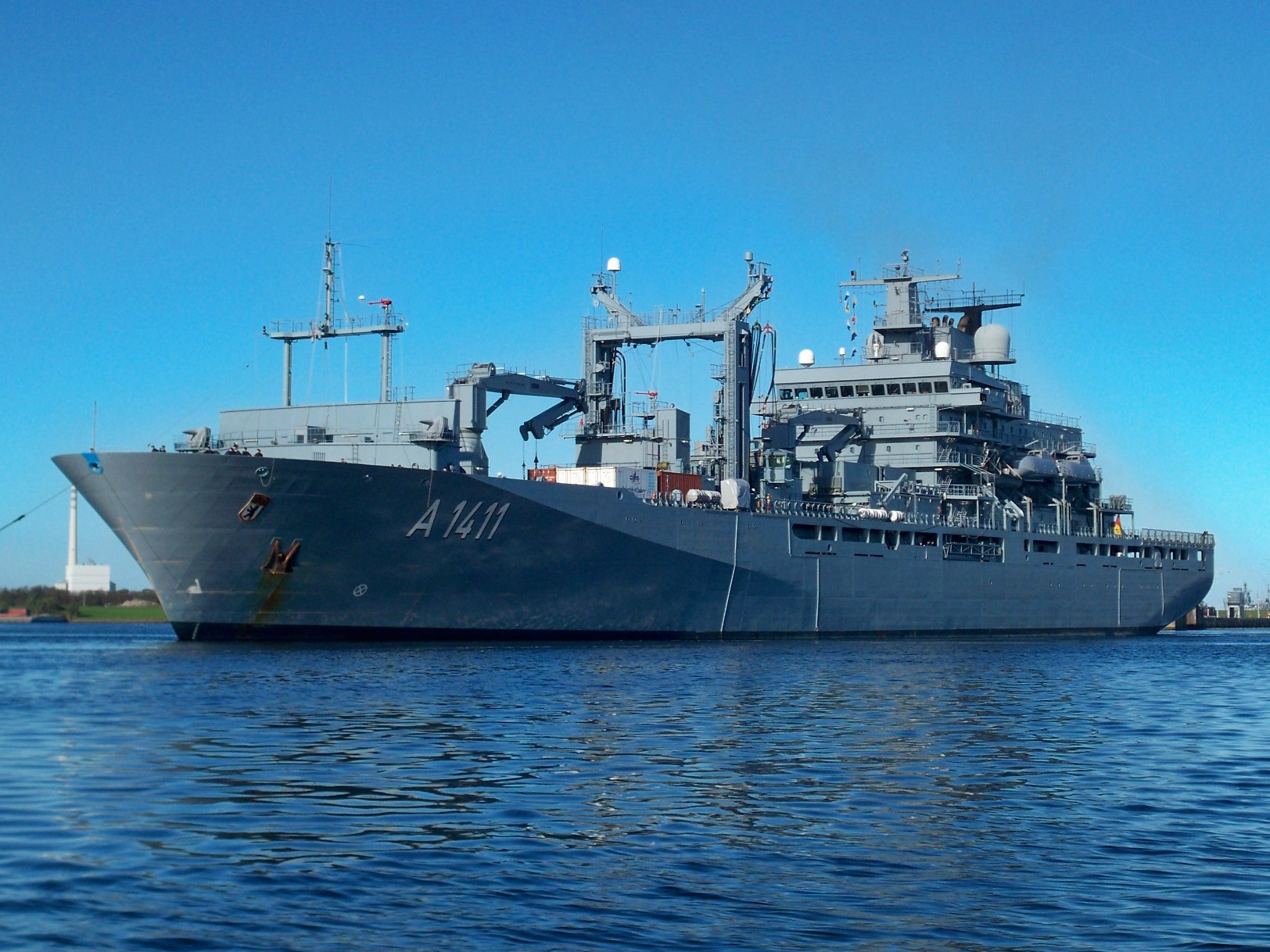Το Βερολίνο στέλνει και πάλι πολεμικό πλοίο στη Μεσόγειο για να επιτηρεί το εμπάργκο όπλων που επιβάλλει ο ΟΗΕ σε βάρος της Λιβύης