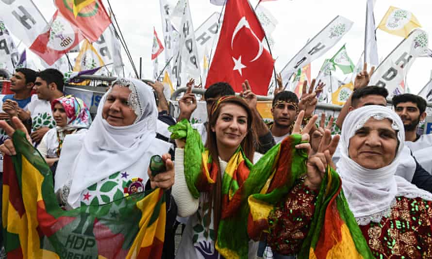 Τούρκος Εισαγγελέας ζήτησε την απαγόρευση του φιλοκουρδικού κόμματος HDP από το Συνταγματικό Δικαστήριο