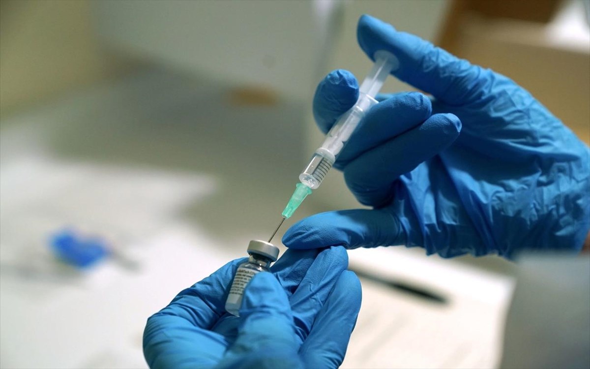 Εμβολιασμοί: Πετάγονται δόσεις στα σκουπίδια-  Χάλασαν ψυγεία στη Ναύπακτο, διακοπή ρεύματος σε εμβολιαστικό κέντρο στην Αθήνα