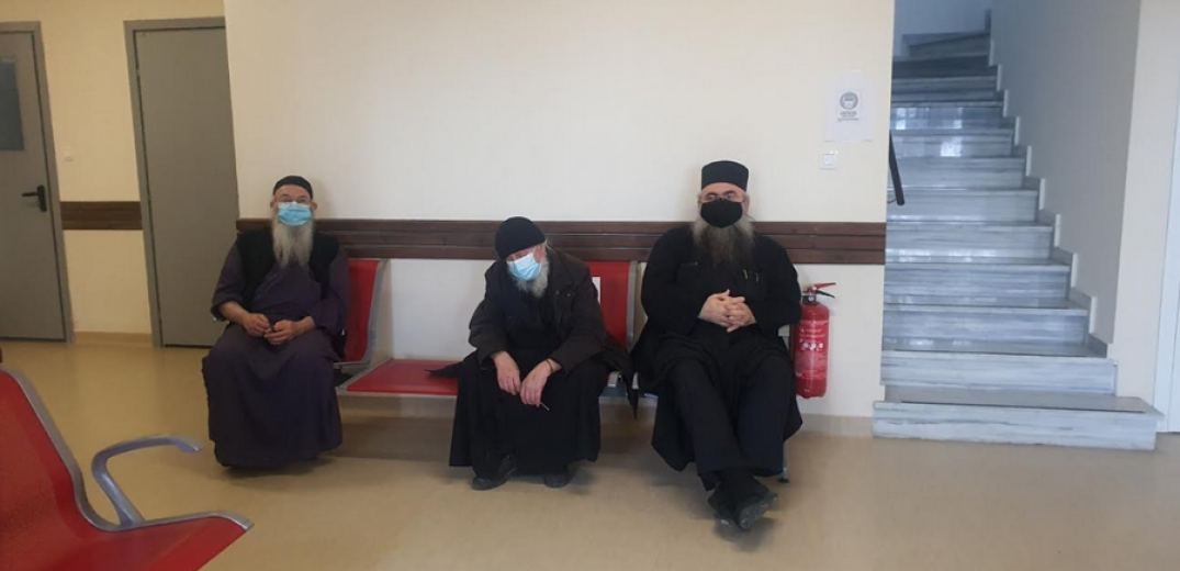 Εμβολιάστηκαν οι πρώτοι μοναχοί στο Άγιον Όρος
