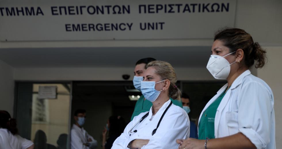 ΣΥΡΙΖΑ-ΠΣ: "Στους πόσους νεκρούς η κυβέρνηση θα επιτάξει τις ιδιωτικές κλινικές;"