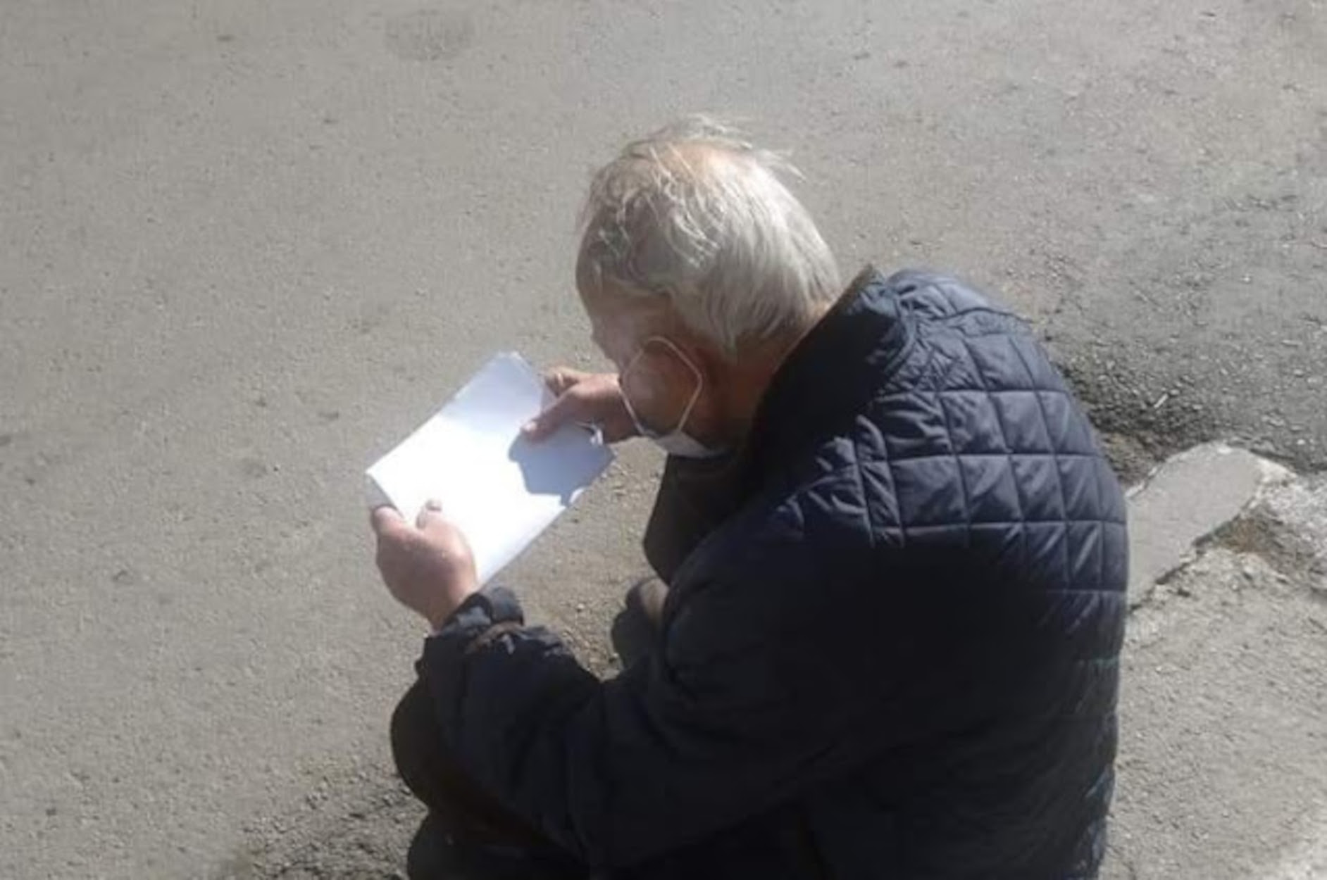 Παράτησαν στη μέση του δρόμου 94χρονο με κορωνοϊό στη Λέσβο(φωτό)