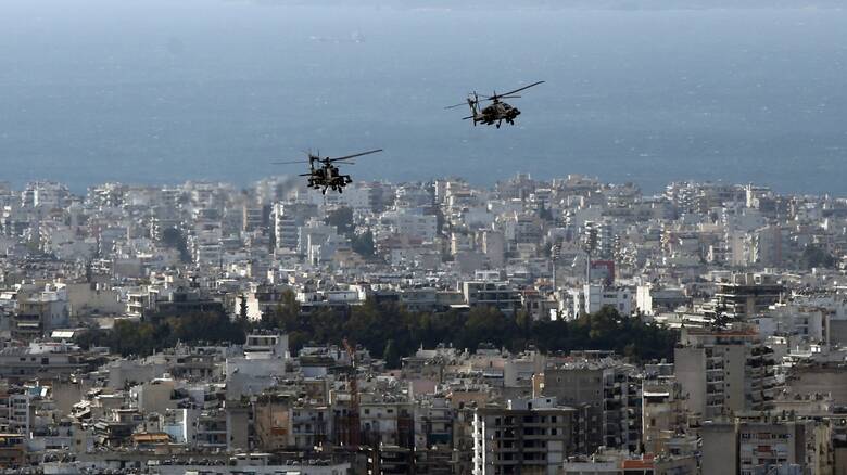 Μαχητικά και ελικόπτερα στον ουρανό της Αθήνας (video)
