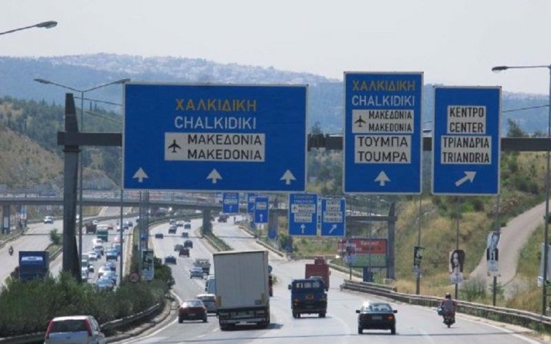 Περιφερειακός Θεσσαλονίκης: ΙΧ έσπασε τα κιγκλιδώματα και έκανε βουτιά στο κενό