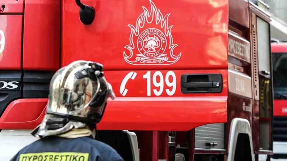 Θεσσαλονίκη: Φωτιά τώρα σε διαμέρισμα – Στο νοσοκομείο δύο γυναίκες