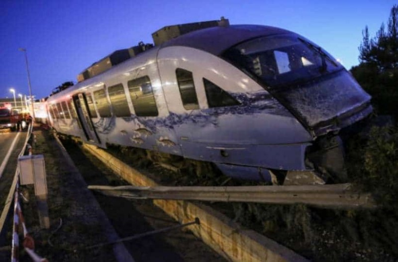 Εκτροχιασμός τρένου του Προαστιακού - Διακόπηκαν δρομολόγια