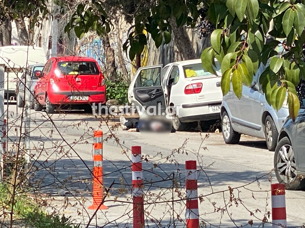 Θεσσαλονίκη: 36χρονος νεκρός έξω από το αυτοκίνητό του στη μέση του δρόμου (φωτό)