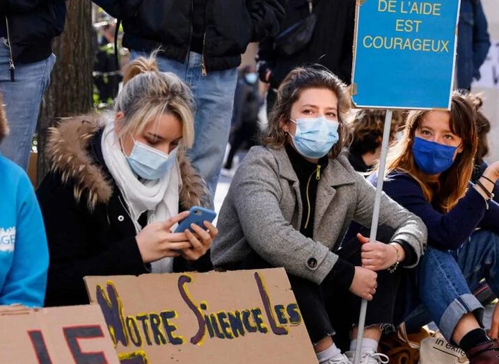 #MeToo -Παρίσι: Καθιστική διαμαρτυρία στη θεατρική σχολή Cours Florent