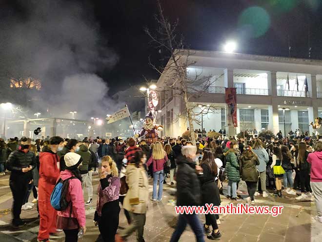 Κορωνοϊός: Πάνω από 1000 άτομα στην πλατεία Ξάνθης για να γιορτάσει το καρναβάλι!