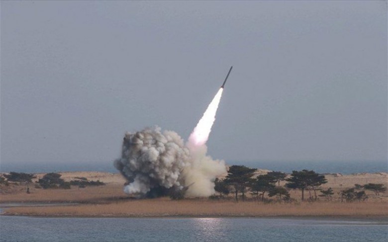 Η Βόρεια Κορέα εκτόξευσε νέο βαλλιστικό πύραυλο «άγνωστου τύπου»