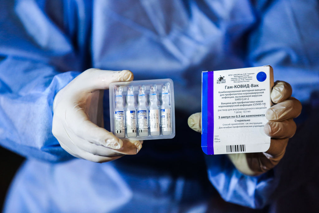 Ο άγνωστος πόλεμος των εμβολίων μεταξύ Ευρώπης και Ρωσίας στην σκιά της πανδημίας.