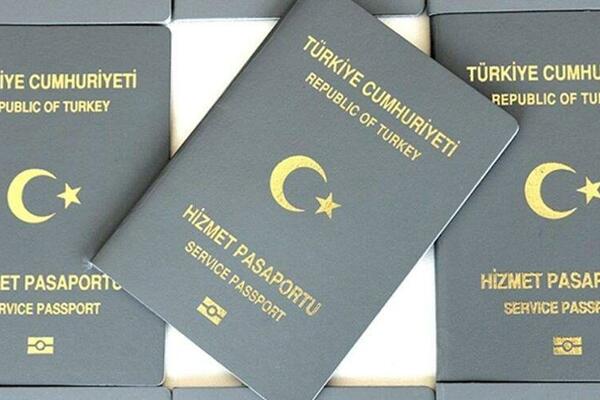 Τούρκοι αξιωματούχοι φεύγουν από την Τουρκία για να γλυτώσουν