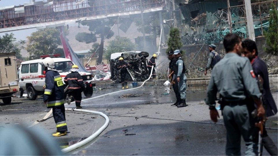 Επίθεση αυτοκτονίας βομβιστή-καμικάζι εναντίον πομπής αφγανικών δυνάμεων ασφαλείας στην Καμπούλ