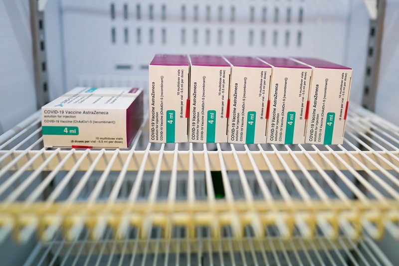AstraZeneca: Θα παραδώσει τις μισές δόσεις εμβολίων από τις προβλεπόμενες