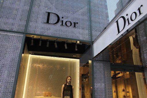 Τι γυρεύουν στελέχη της Dior στην Ελλάδα;