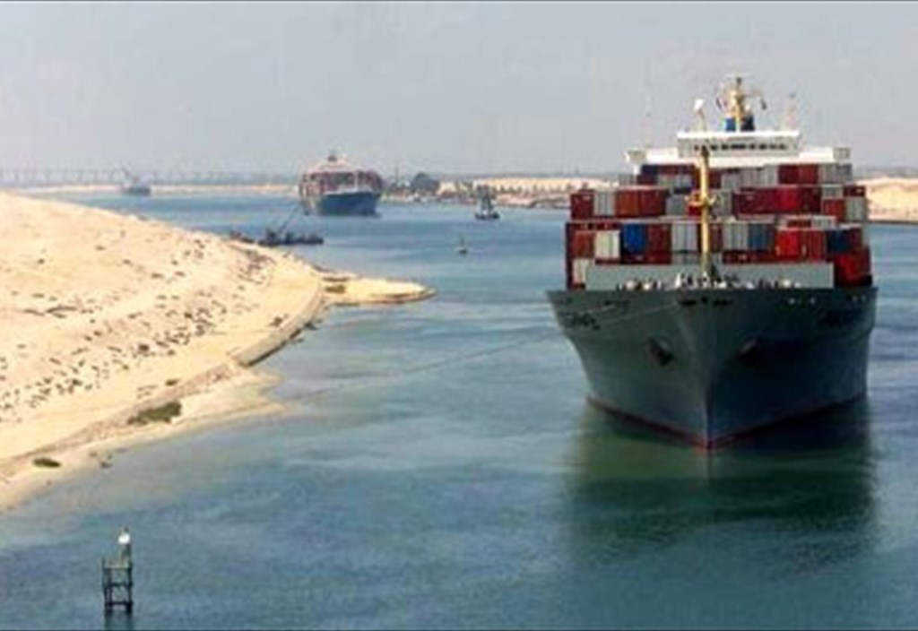 Αίγυπτος: Σήμερα αναμένεται ο διάπλους των τελευταίων πλοίων που είχαν αποκλειστεί στη Διώρυγα του Σουέζ
