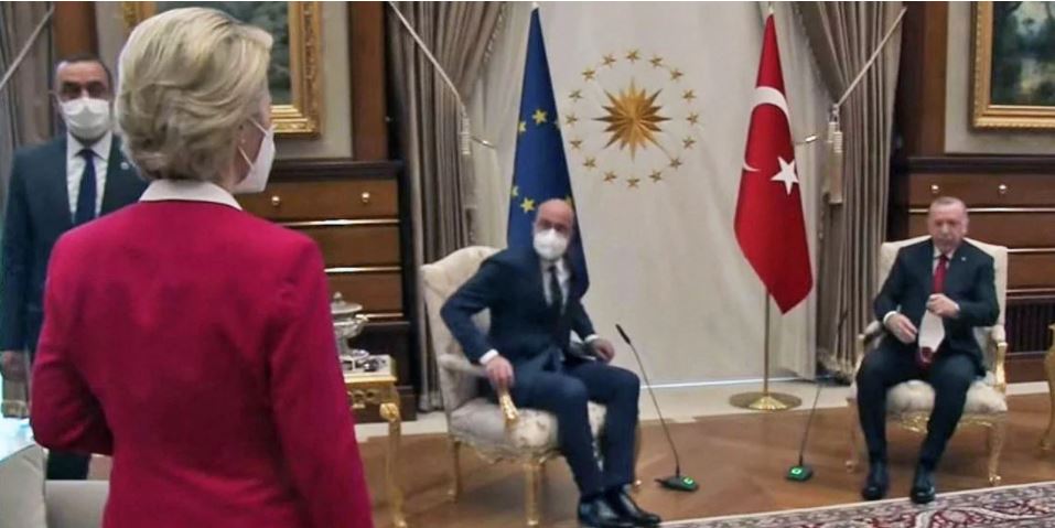 Ο Πρόεδρος του Ευρωπαϊκού Συμβουλίου Σαρλ Μισέλ απολογείται για την "γκάφα" με την Ούρσουλα