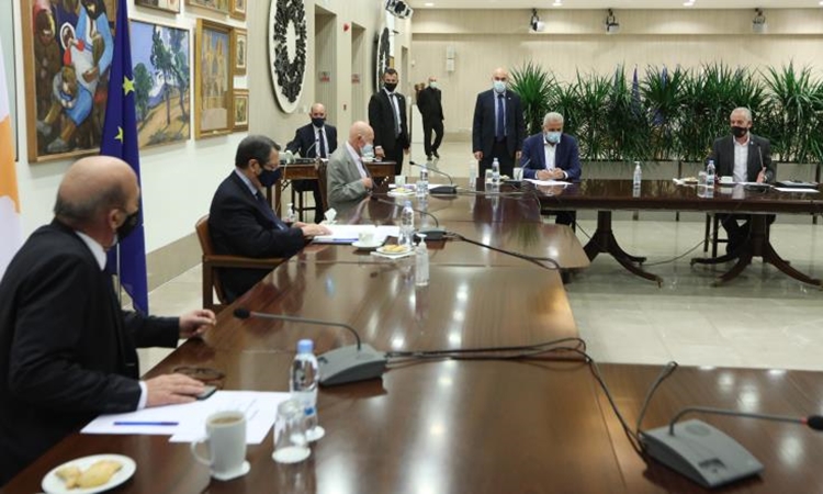 Εθνικό Συμβούλιο υπό τον Ν. Αναστασιάδη πριν την έναρξη της Άτυπης Πενταμερούς για το Κυπριακό