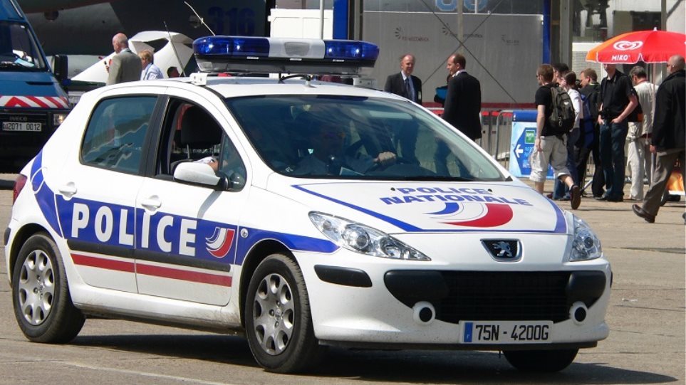Γαλλία: Αεροπλάνο έπεσε πάνω σε πολυκατοικία κοντά στο Παρίσι