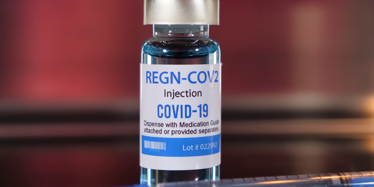 Πειραματικό κοκτέιλ από την Regeneron και  Roche μειώνει τον κίνδυνο μόλυνσης από τον κορωνοϊό