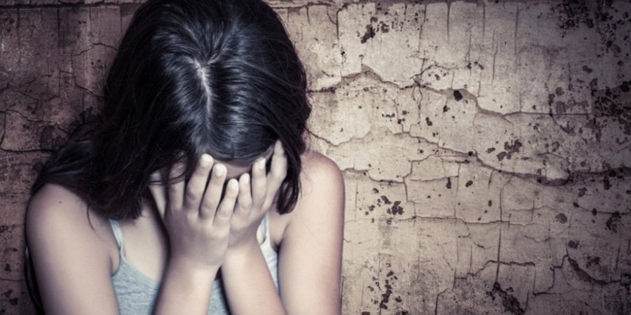 «Έχω έντονο βλέμμα» λέει ο καθηγητής που κατηγορείται για σεξουαλική παρενόχληση 11χρονης