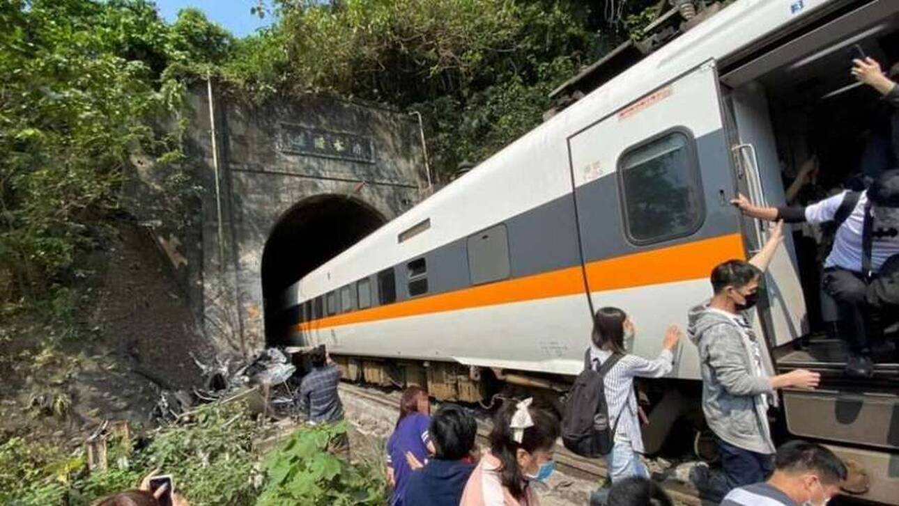 Ταϊβάν: Εκτροχιασμός τρένου μέσα σε τούνελ - 36 νεκροί και 72 τραυματίες [βίντεο]