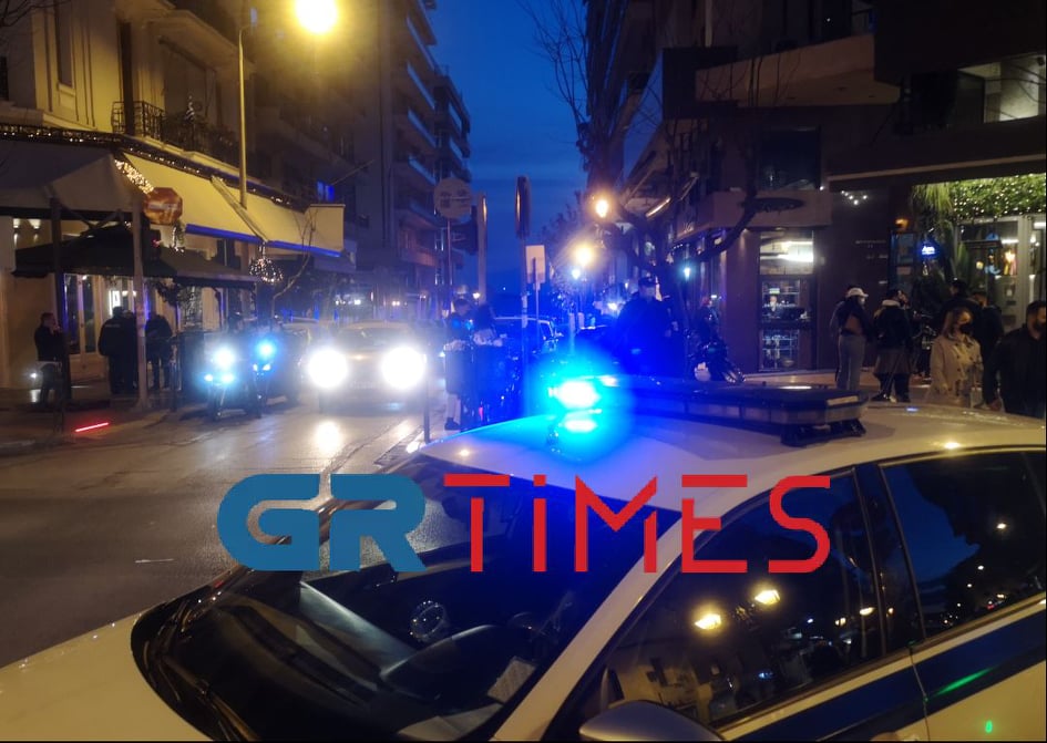 Επέμβαση της ΕΛΑΣ για συνωστισμό στο κέντρο της Θεσσαλονίκης (VIDEO)