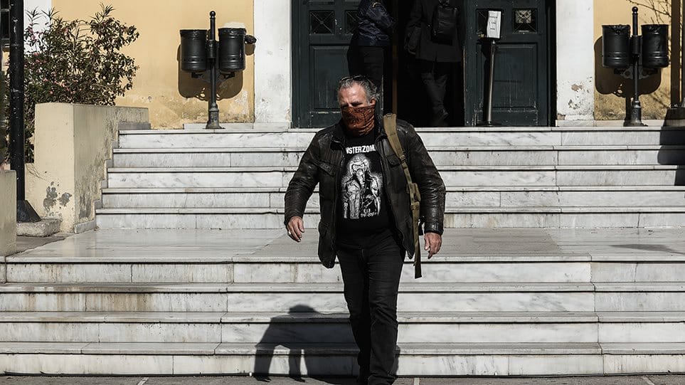 Τσαρούχας
