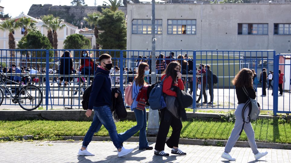 Θεσσαλονίκη: Καταγγελία για τρίτο περιστατικό βιασμού μαθήτριας σε ΕΠΑΛ «Όποια αρνείται την κανονίζω στις τουαλέτες» (Βίντεο)