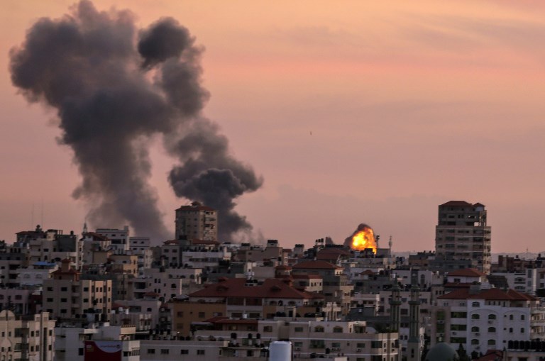 Ακόμη μια νύχτα καταιγιστικών βομβαρδισμών του Ισραήλ στη Λωρίδα της Γάζας, σχεδόν 200 νεκροί μέσα σε μια εβδομάδα