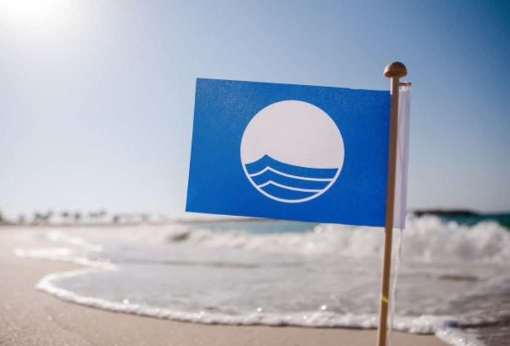 Δείτε πανελλαδικά ποιες παραλίες διακρίθηκαν με Γαλάζια Σημαία