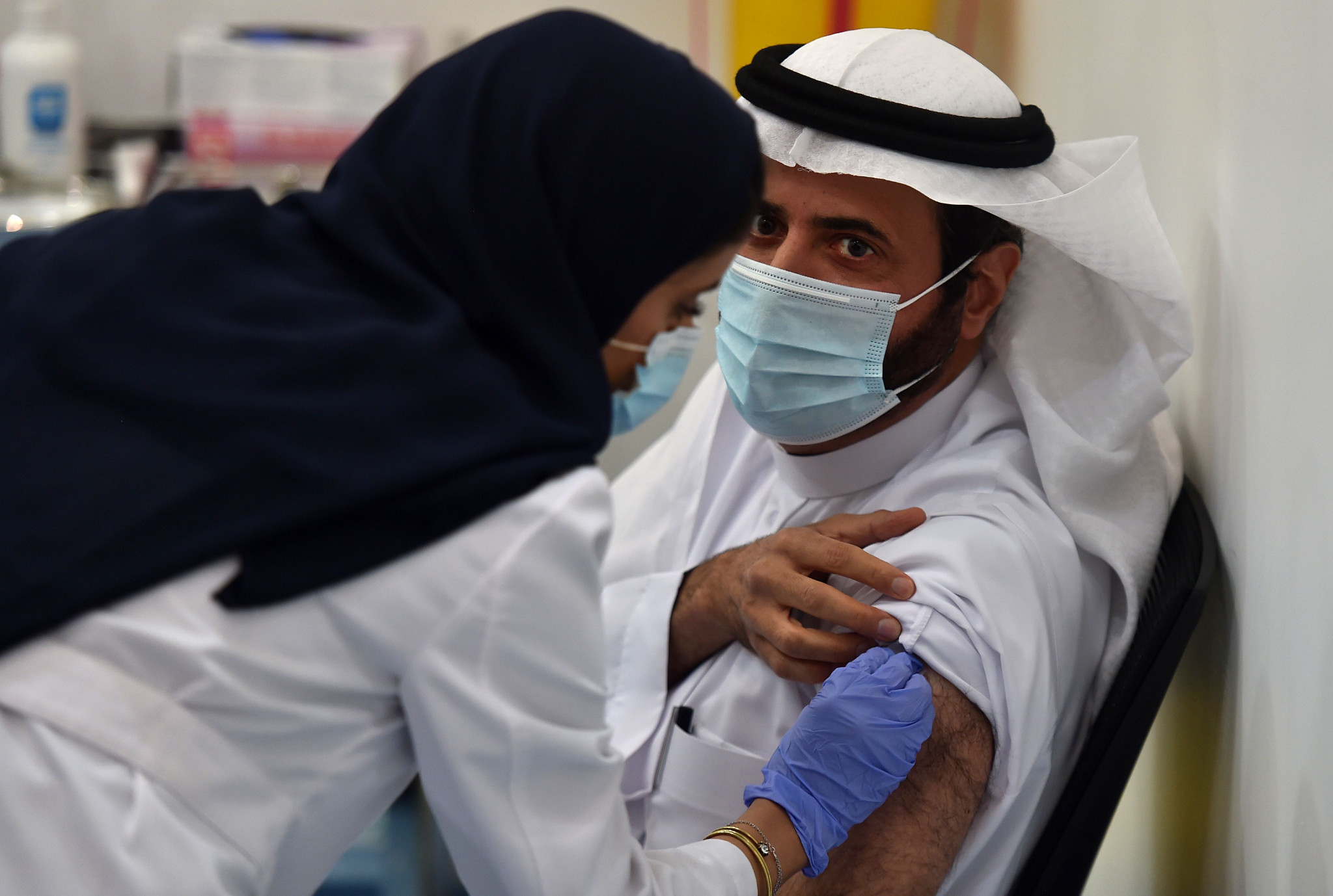 Υποχρεωτικός ο εμβολιασμός για όλους τους εργαζόμενους στον δημόσιο και ιδιωτικό τομέα στη Σαουδική Αραβία