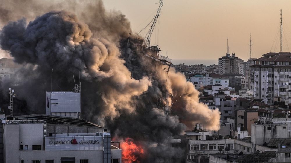 Γάζα: Κτίριο όπου στεγάζονται το Associated Press και το Al Jazeera κατέρρευσε, έπειτα από ισραηλινό βομβαρδισμό (VIDEO)